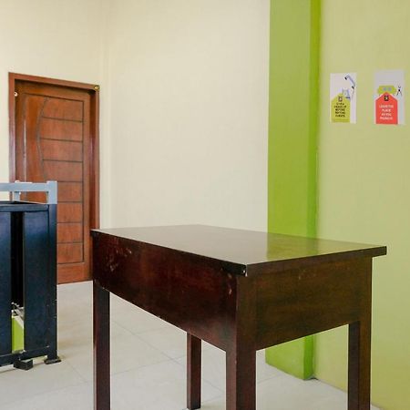 Zulfina Homestay Syariah Mitra Reddoorz Баньювангі Екстер'єр фото