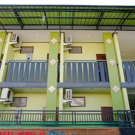 Zulfina Homestay Syariah Mitra Reddoorz Баньювангі Екстер'єр фото