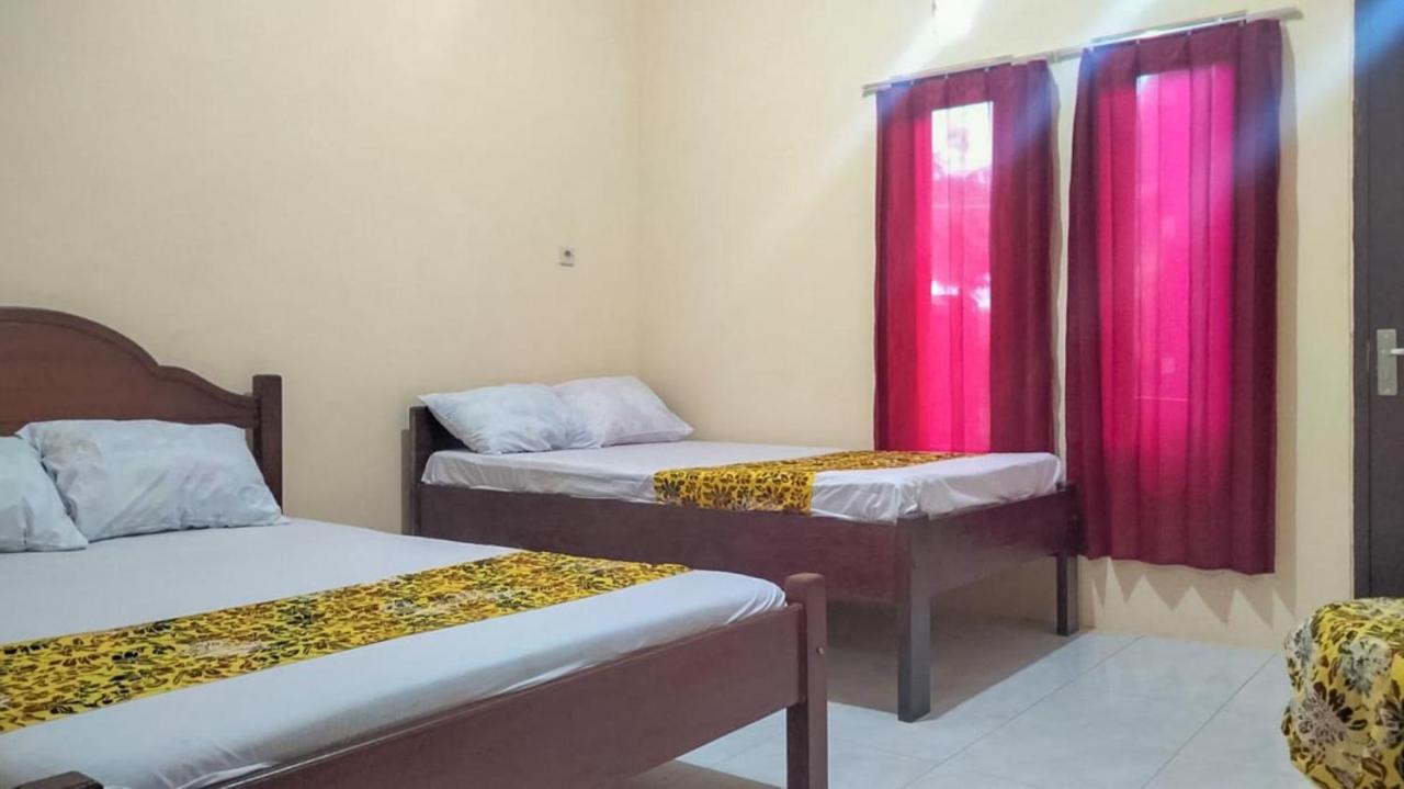 Zulfina Homestay Syariah Mitra Reddoorz Баньювангі Екстер'єр фото