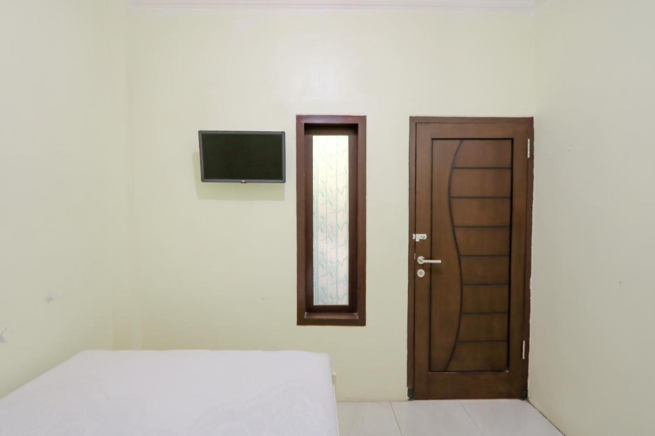 Zulfina Homestay Syariah Mitra Reddoorz Баньювангі Екстер'єр фото