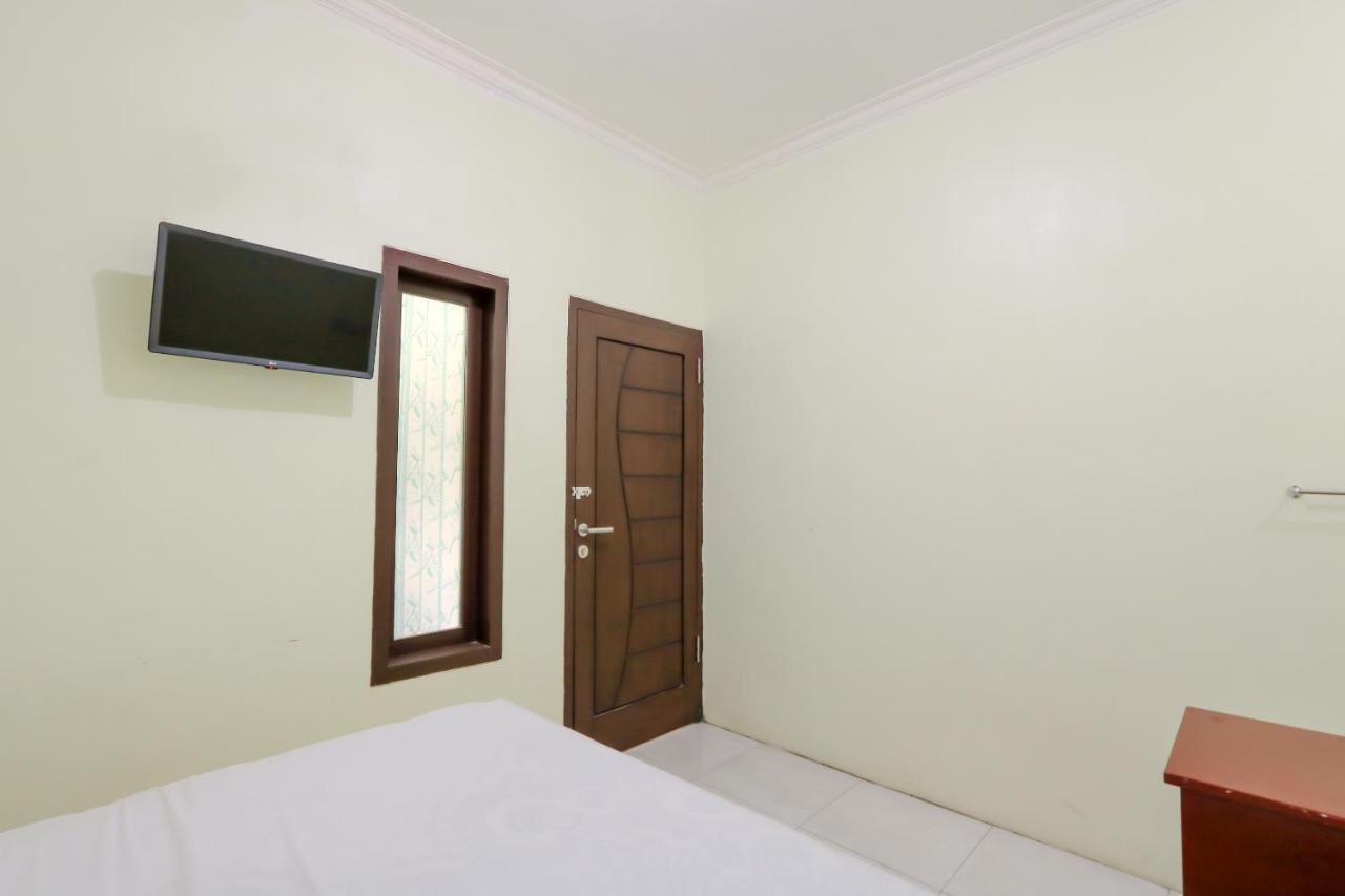 Zulfina Homestay Syariah Mitra Reddoorz Баньювангі Екстер'єр фото