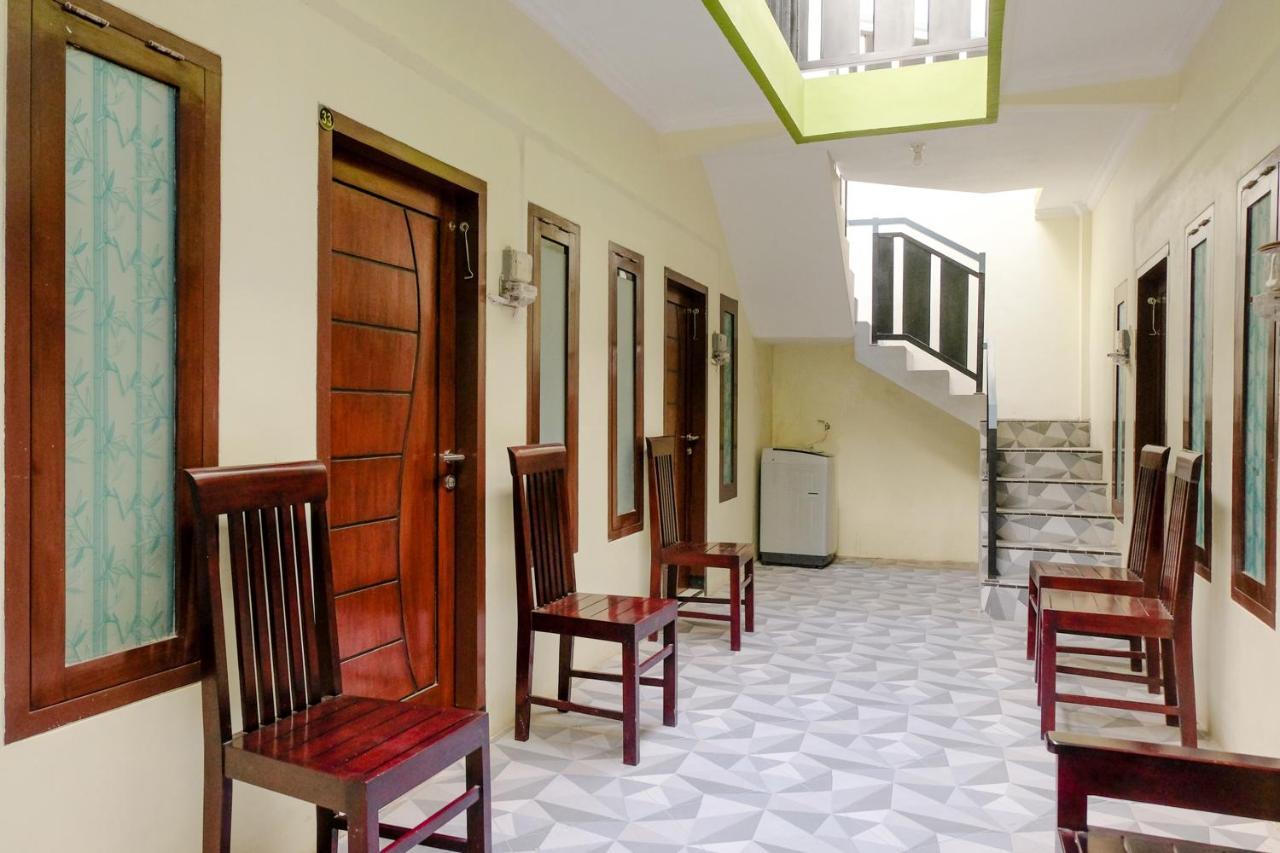 Zulfina Homestay Syariah Mitra Reddoorz Баньювангі Екстер'єр фото