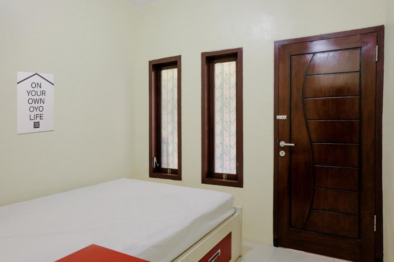 Zulfina Homestay Syariah Mitra Reddoorz Баньювангі Екстер'єр фото