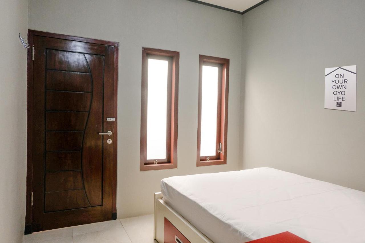 Zulfina Homestay Syariah Mitra Reddoorz Баньювангі Екстер'єр фото